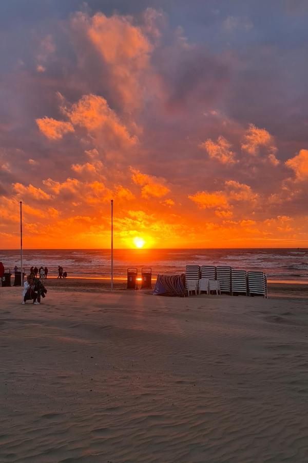 B&B Het Duinhuisje Met Jacuzzi, Gratis Parkeren, 2 Fietsen Te Leen, Airco Zandvoort Luaran gambar