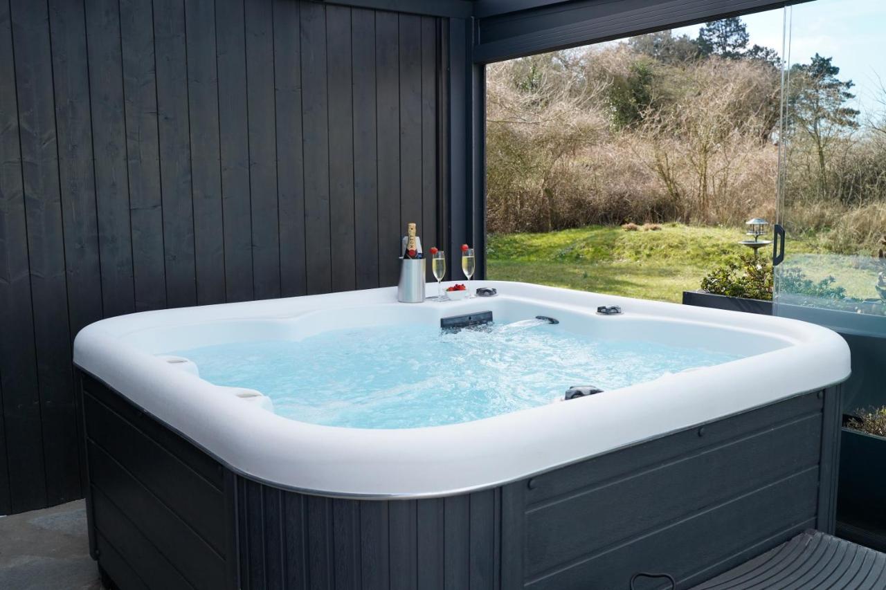B&B Het Duinhuisje Met Jacuzzi, Gratis Parkeren, 2 Fietsen Te Leen, Airco Zandvoort Luaran gambar