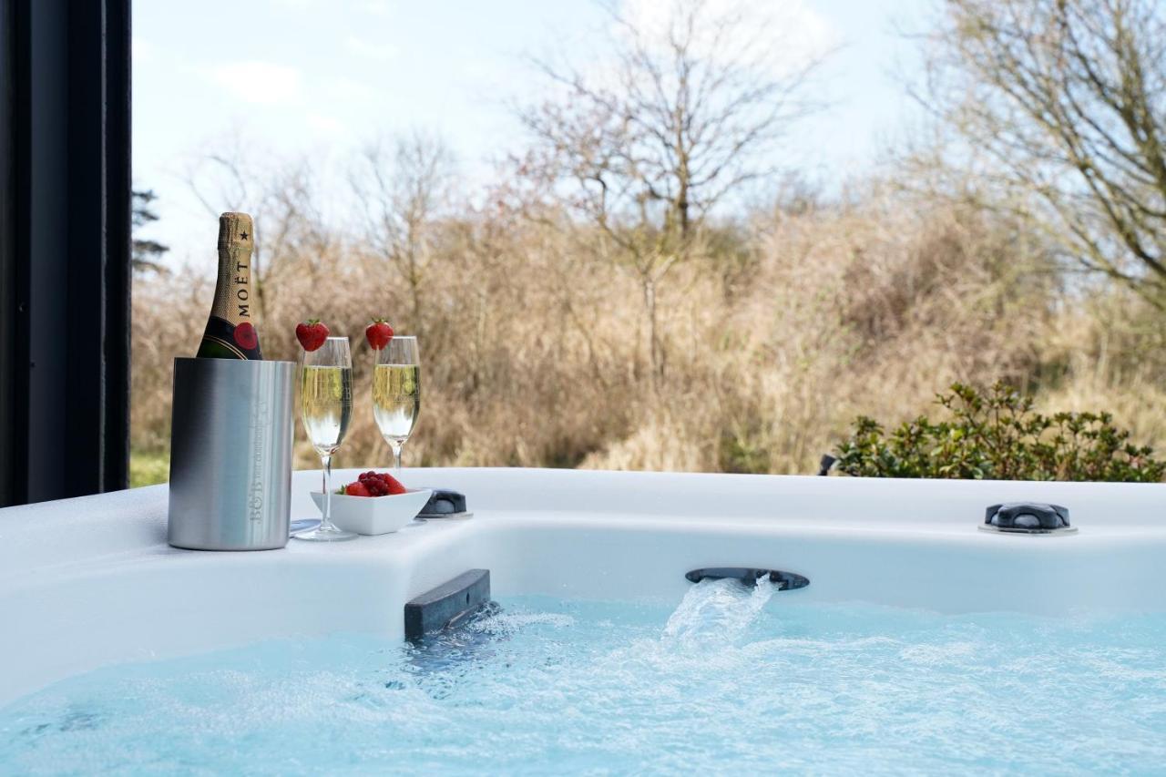 B&B Het Duinhuisje Met Jacuzzi, Gratis Parkeren, 2 Fietsen Te Leen, Airco Zandvoort Luaran gambar
